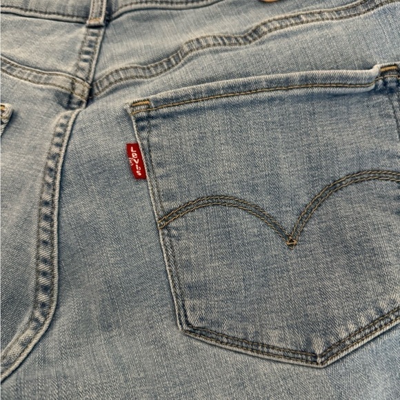 Levi’s Shorts Women’s 31 Med/Lgt Wash Classic Bermuda Mid Rise Original Stretch - Picture 4 of 9